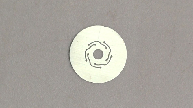 金屬?gòu)椘g刻加工流程解析